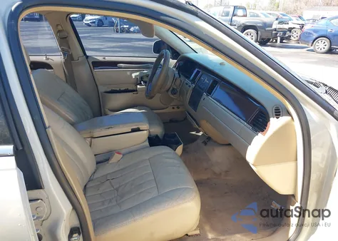 2006 Lincoln Town Car Signature z USA, uszkodzony, nr VIN 1LNHM81W66Y605851